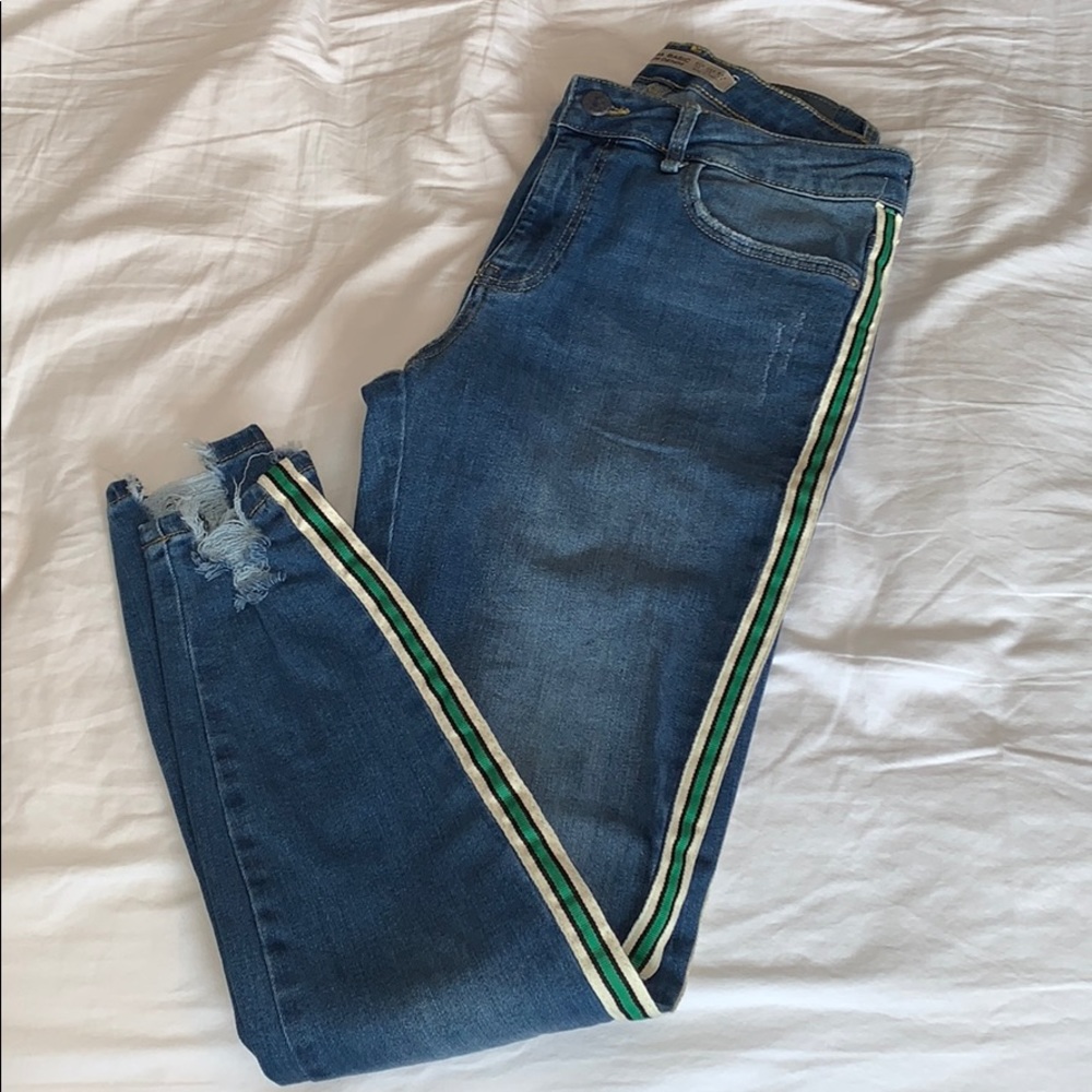 Zara // jeans with side stripes
